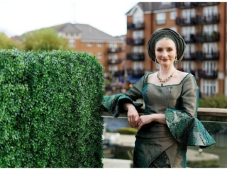 Contact Dare Photography – Affordable Wedding Photographer in London Couple contacting an affordable wedding photographer in London at Dare Photography